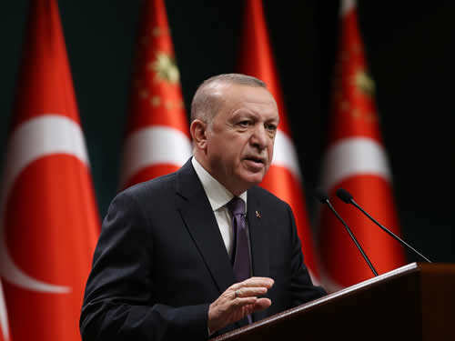 Cumhurbaşkanı Erdoğan “29 Nisan-17 Mayıs 2021 tarihleri arasında tam kapanmaya geçiyoruz” dedi.