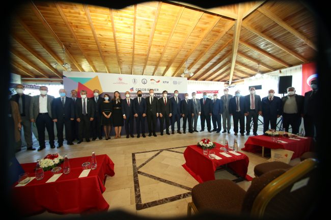 Kayıt dışı Suriyeli ve Türk işletmeler ve çalışanlarının kayıt altına alınmasını destekleyecek ilk Bilgi Merkezi (BİLMER) Gaziantep’te açıldı.