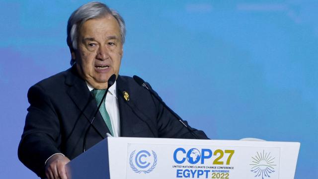 BM İklim Zirvesi’nde (COP27) konuşan Guterres: İnsanlık ya dayanışmayı ya da toplu intiharı seçecek.