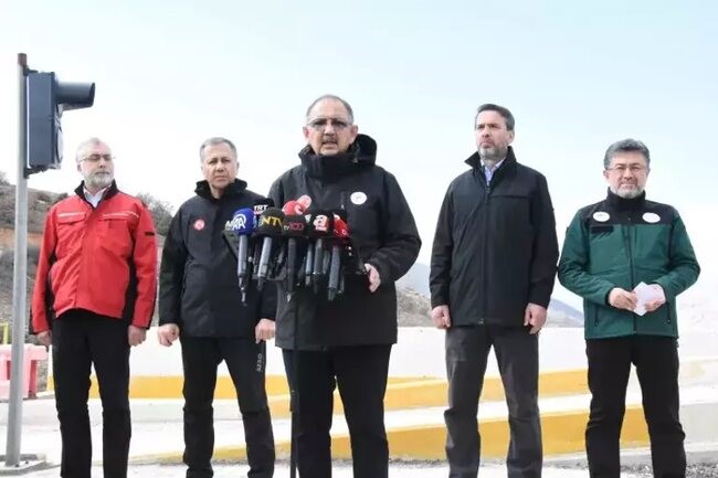 Erzincan’ın İliç’de 9 Maden İşçisi toprak altında; 5 Bakan sahada… Erzincan’ın İliç’de 9 Maden İşçisi toprak altında; 5 Bakan sahada…